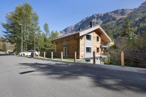 a wooden house on the side of a road at Valgrisa Mountain Lodges 3 in Valgrisenche