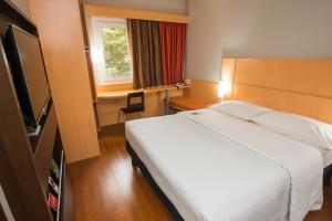 Vuode tai vuoteita majoituspaikassa ibis Asuncion