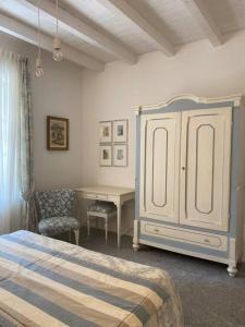 a bedroom with a bed and a dresser and a desk at La casa di Giò: piccolo gioiello in centro Como in Como