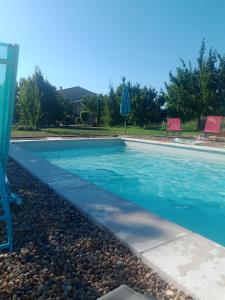 Piscina di Gite Le Petit Luberon LISIANTHUS o nelle vicinanze