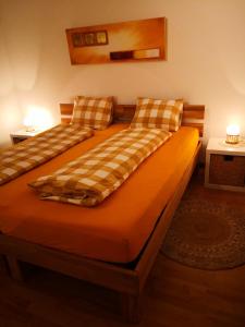 two beds sitting next to each other in a bedroom at Garten-Wohnung in Eschen