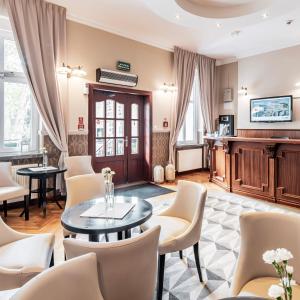 Area lounge atau bar di Jantar Hotel & SPA by Zdrojowa