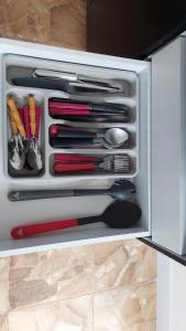 a drawer filled with utensils in a white cabinet at Lindo estúdio perto do Hospital BOS Sorocaba (3) in Sorocaba