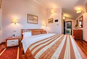 Ένα ή περισσότερα κρεβάτια σε δωμάτιο στο Hotel Trogir