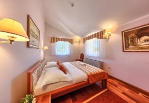 Ένα ή περισσότερα κρεβάτια σε δωμάτιο στο Hotel Trogir