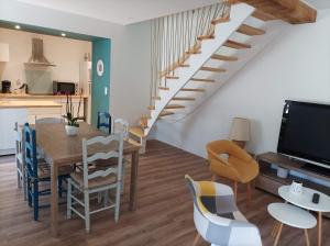Kuchyň nebo kuchyňský kout v ubytování Gîte de charme - 3 chambres, 5 lits - de 4 à 7 personnes + 25 fotografií