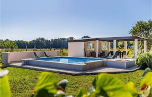 a house with a swimming pool in a yard at Awesome Home In Valtura With Wifi in Valtura