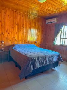 A bed or beds in a room at Cabañas Tacuabe