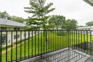 Un balcon sau o terasă la Affordable 2-Bed Meridian Hills