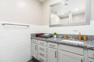 Gallery image of Affordable 2-Bed Meridian Hills in Indianapolis