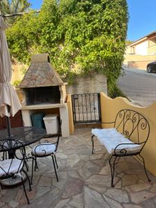 La Casa sulla collina "Baccu e Idda"的庭院或其他户外区域