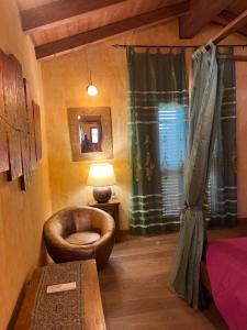 La Casa sulla collina "Baccu e Idda"的休息区