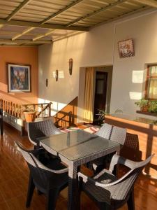 a dining room with a table and chairs in a room at Residencial 10 de Noviembre in Potosí