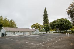 Tennis- og/eller squashfaciliteter på Queen Julie Constantia Upper Cottage eller i nærheden