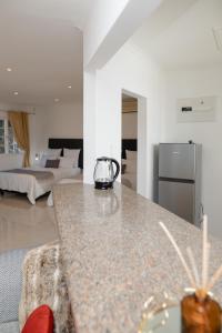 Køkken eller tekøkken på Queen Julie Constantia Upper Cottage