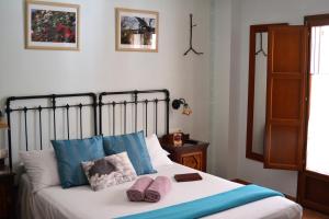 Łóżko lub łóżka w pokoju w obiekcie Hotel Posada San Marcos, Alájar