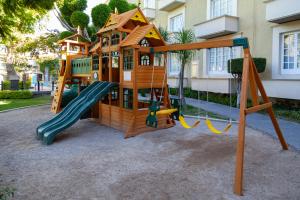 Herní místnost nebo prostor pro děti v ubytování Plaza Camelinas Hotel