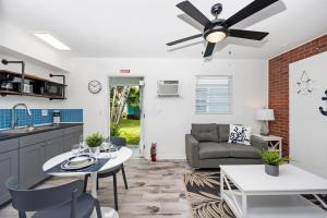 a kitchen and living room with a ceiling fan at Cozy 11 & Patio Near The Beach- Unit #3 in Hollywood