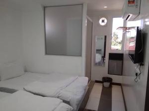 Postel nebo postele na pokoji v ubytování Bonsai Homestay Kluang - B17