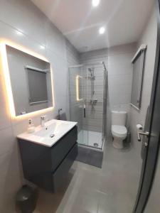 Et bad på Marsaskala Sea View Duplex Penthouse - Mive Properties