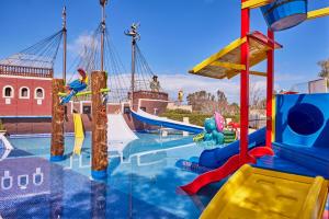 The swimming pool at or close to Zafiro Tropic