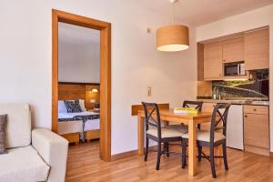 A kitchen or kitchenette at Zafiro Tropic