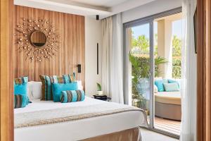 Postel nebo postele na pokoji v ubytování Zafiro Palace Alcudia