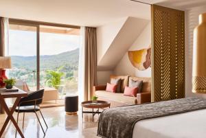 Posteľ alebo postele v izbe v ubytovaní Zafiro Palace Andratx