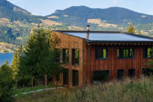 Phong cảnh thiên nhiên gần nhà gỗ