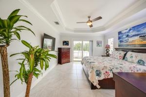 马可岛Marco Island Home with Heated Pool and Screened Lanai!的相册照片