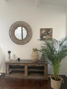 Afbeelding uit fotogalerij van Artist's Home - Villa & Private Courtyard - 200m2 in Parijs