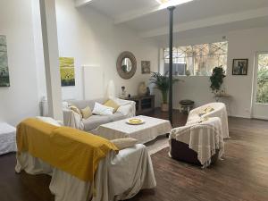 Afbeelding uit fotogalerij van Artist's Home - Villa & Private Courtyard - 200m2 in Parijs