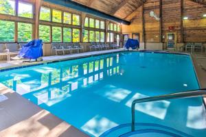 een zwembad met blauw water in een gebouw bij Spacious Family Home in Lake Lure with Resort Perks! in Lake Lure