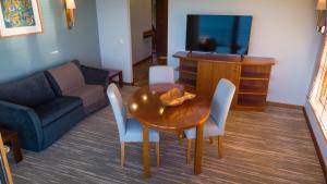 TV a/nebo společenská místnost v ubytování Park Lake Luxury Hotel