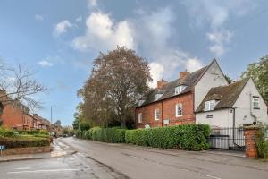 an empty street in a residential neighborhood with houses at Springfield House - Birmingham Airport & NEC in Coleshill