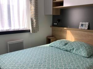 Postel nebo postele na pokoji v ubytování Mobilhome Bonne Anse plage La Palmyre + 7 fotografií