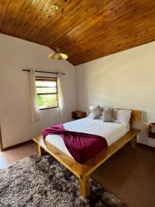 a bedroom with a large bed with a wooden ceiling at Villaggio Zamprogno in Santa Teresa