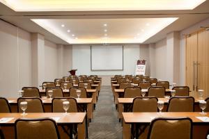 Zaplecze biznesowe lub konferencyjne w obiekcie Ibis Bandung Pasteur