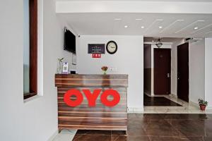 TV a/nebo společenská místnost v ubytování Hotel O Kailash Near Iskcon Temple Noida