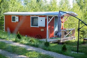 Gallery image of RED Tiny Houses in Voronet