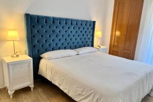 Posteľ alebo postele v izbe v ubytovaní MARBELLA - ALICATE BEACHFRONT Apartment-9