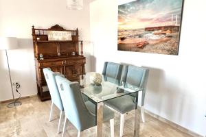 Posedenie v ubytovaní MARBELLA - ALICATE BEACHFRONT Apartment-9