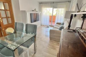 Posedenie v ubytovaní MARBELLA - ALICATE BEACHFRONT Apartment-9