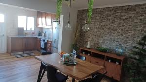 Kuchyň nebo kuchyňský kout v ubytování Stone House + 10 fotografií
