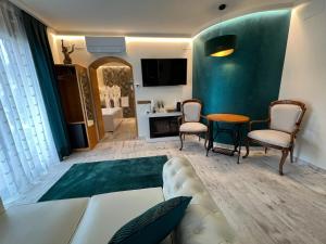 TV/Unterhaltungsangebot in der Unterkunft El Molí de Pontons suites con jacuzzi spa