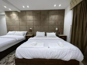 Ліжко або ліжка в номері Full Pyramids View Apartment with Balcony For 8 P
