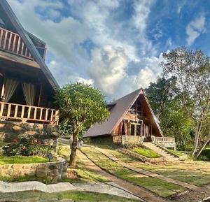 Zahrada ubytování Ban Kaew Mo Ra Glamping & Restaurant