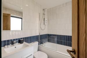 A bathroom at Barley Vale - Your Apartment