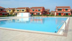 Бассейн в Residence Villaggio dei Fiori con Piscina e Posto Spiaggia Incluso или поблизости