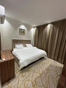En eller flere senge i et værelse på فندق نجران ول ان